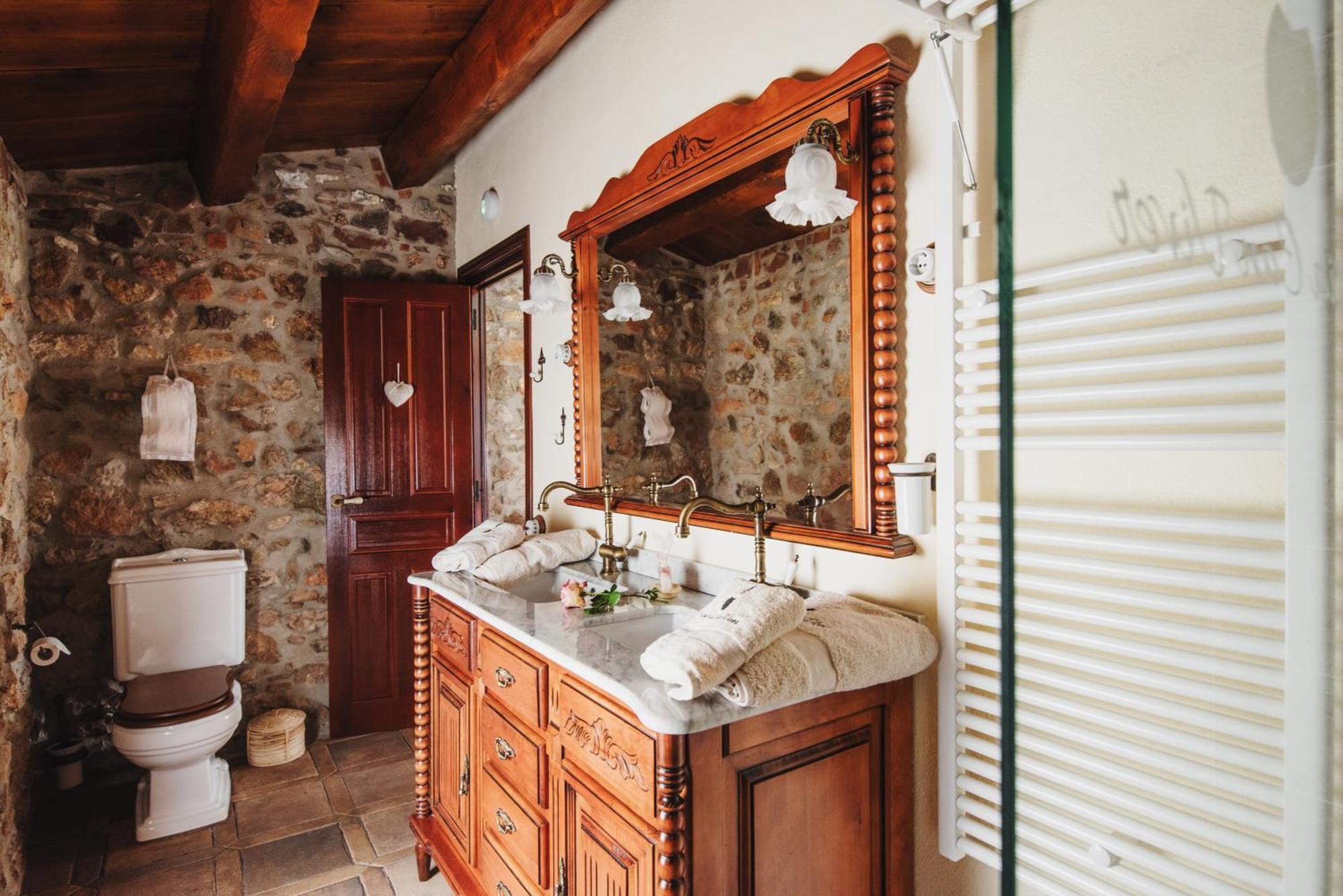 Masia Viver - Olive Oil Tourism * Bigues I Riells